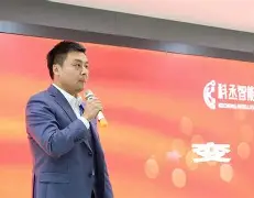 爱游戏app下载地址-凯泽斯劳滕队风雨同舟，一马当先