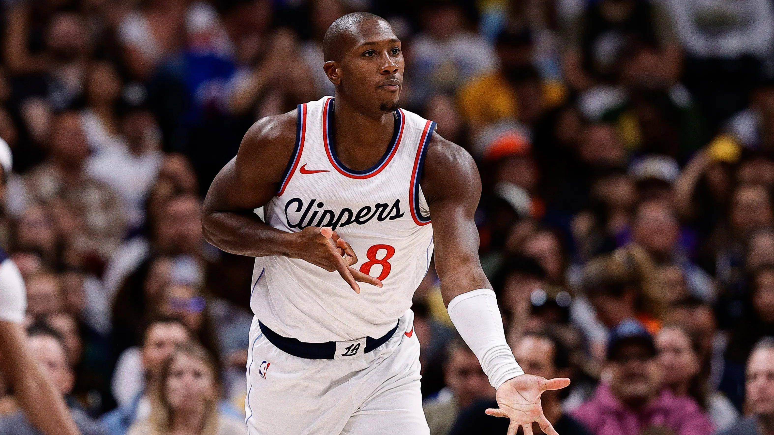 爱游戏娱乐-包含快船队实力过人，轻松赢得胜利的词条