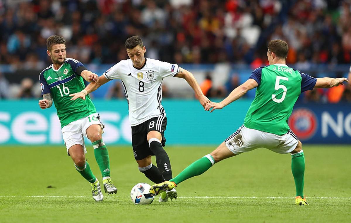 波黑队力克北爱尔兰,晋级欧国杯16强 波黑队力克北爱尔兰,晋级欧国杯16强