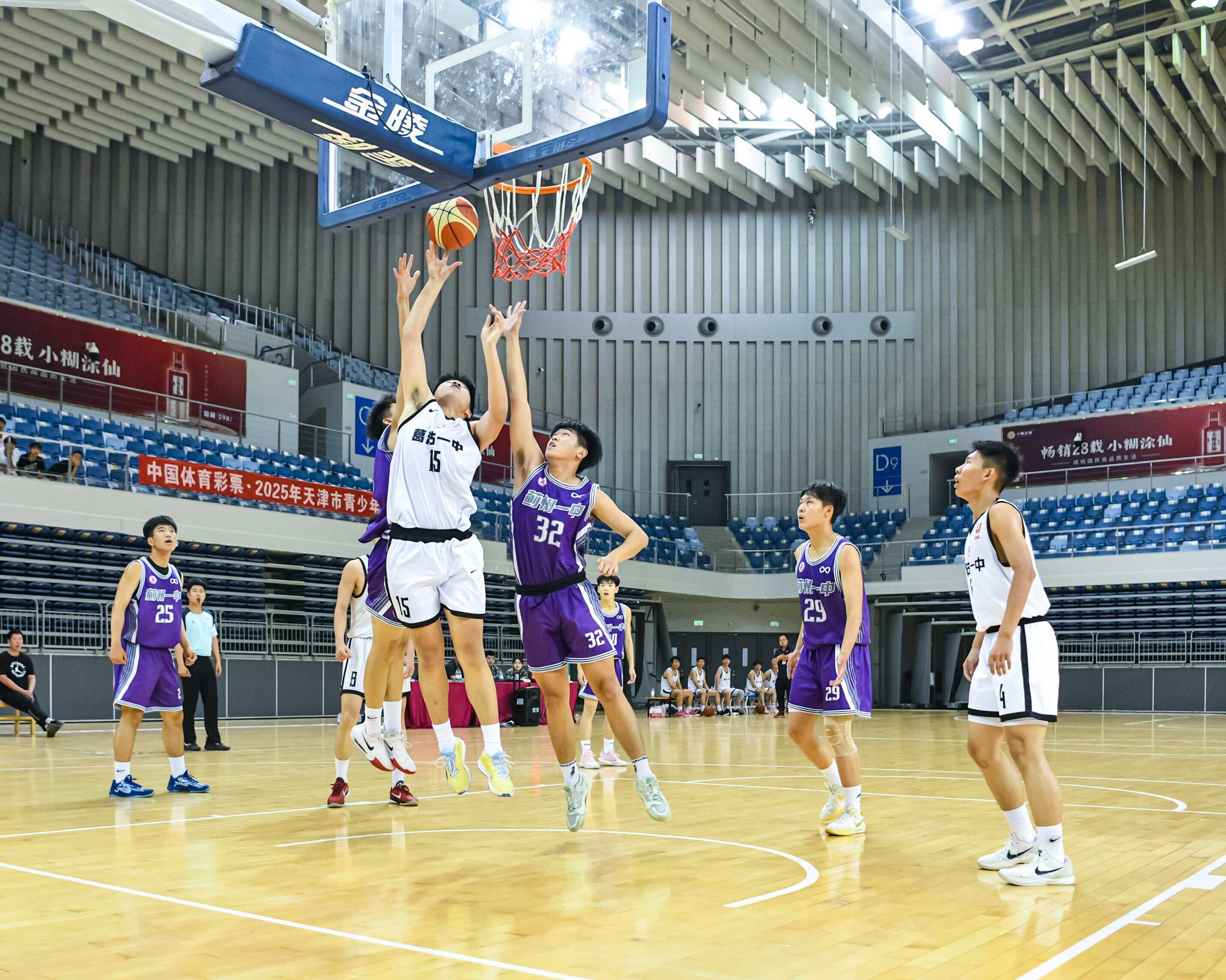 包含竞技篮球夏令营吸引万名青少年参与的词条