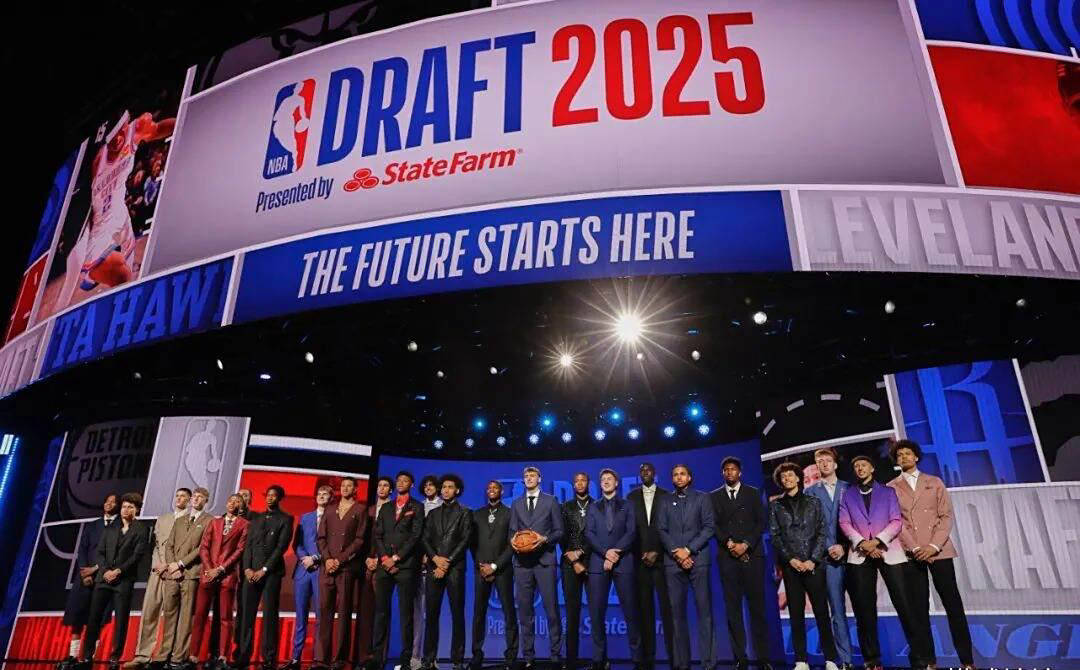 爱游戏地址-马刺外线表现抢眼，球队成绩节节攀升