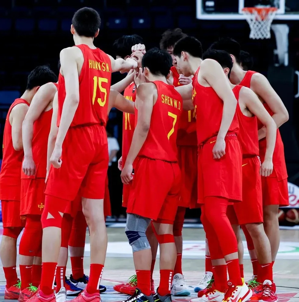 爱游戏下载-关于热血沸腾的比赛场面，球员们全力拼搏的信息