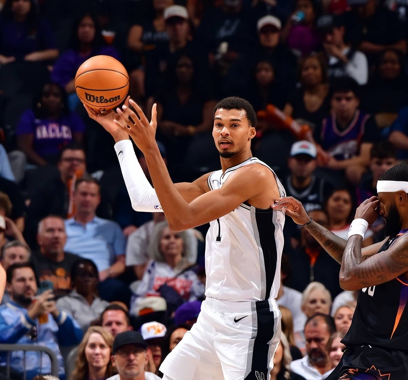 爱游戏网址-包含快艇队主场击败马刺队，继续保持不败纪录的词条