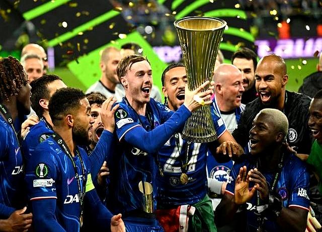 爱游戏app下载地址-切尔西主场大胜，继续追赶前列