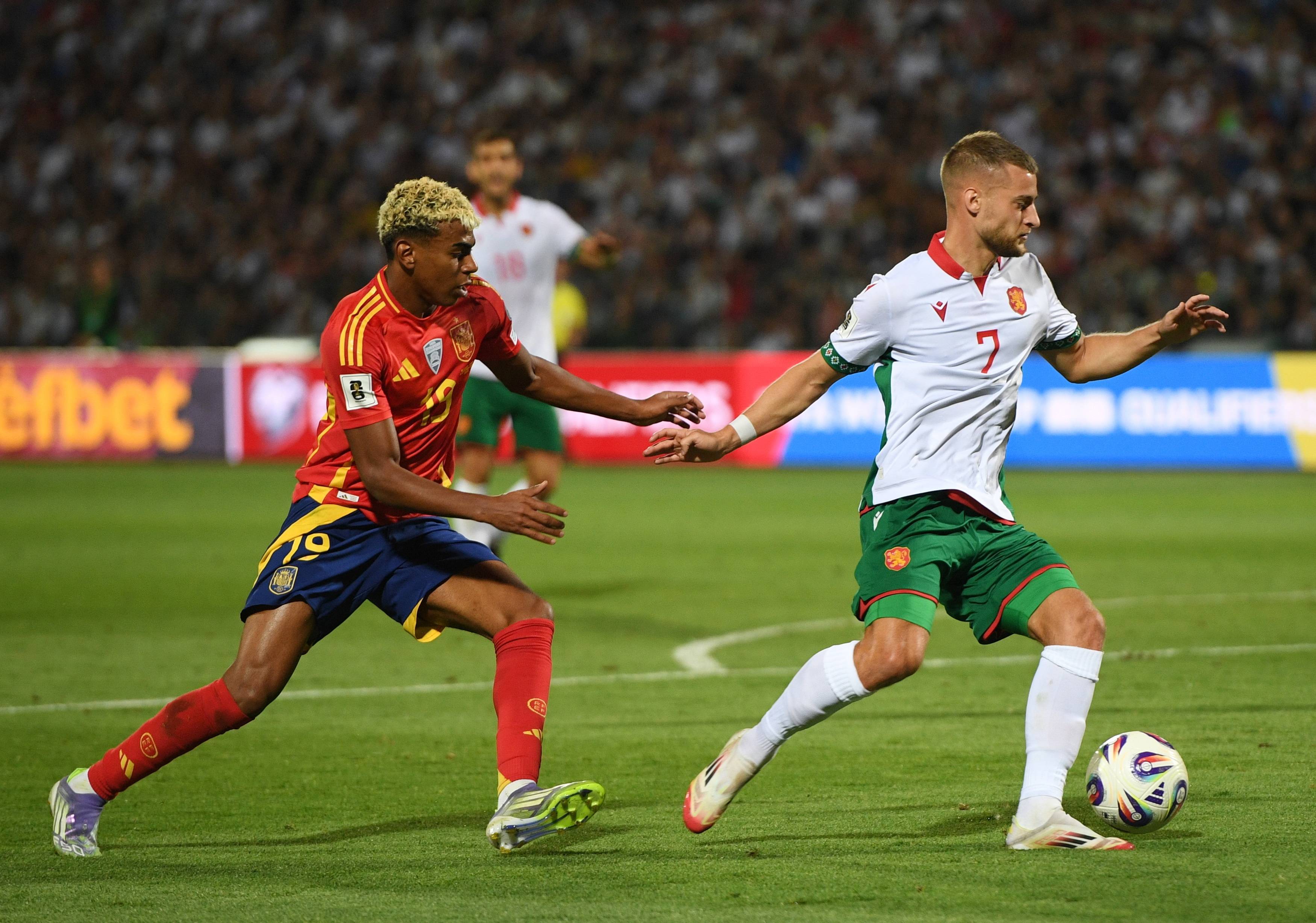 爱游戏官方登录入口-罗马尼亚队在友谊赛中不敌保加利亚队