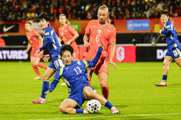 韩国女足主力中场表现出色崭露头角成灵魂